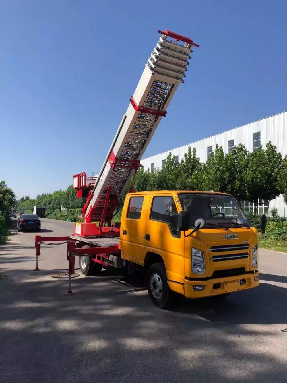 锦江附近的云梯车出租服务：轻松解决高空作业需求